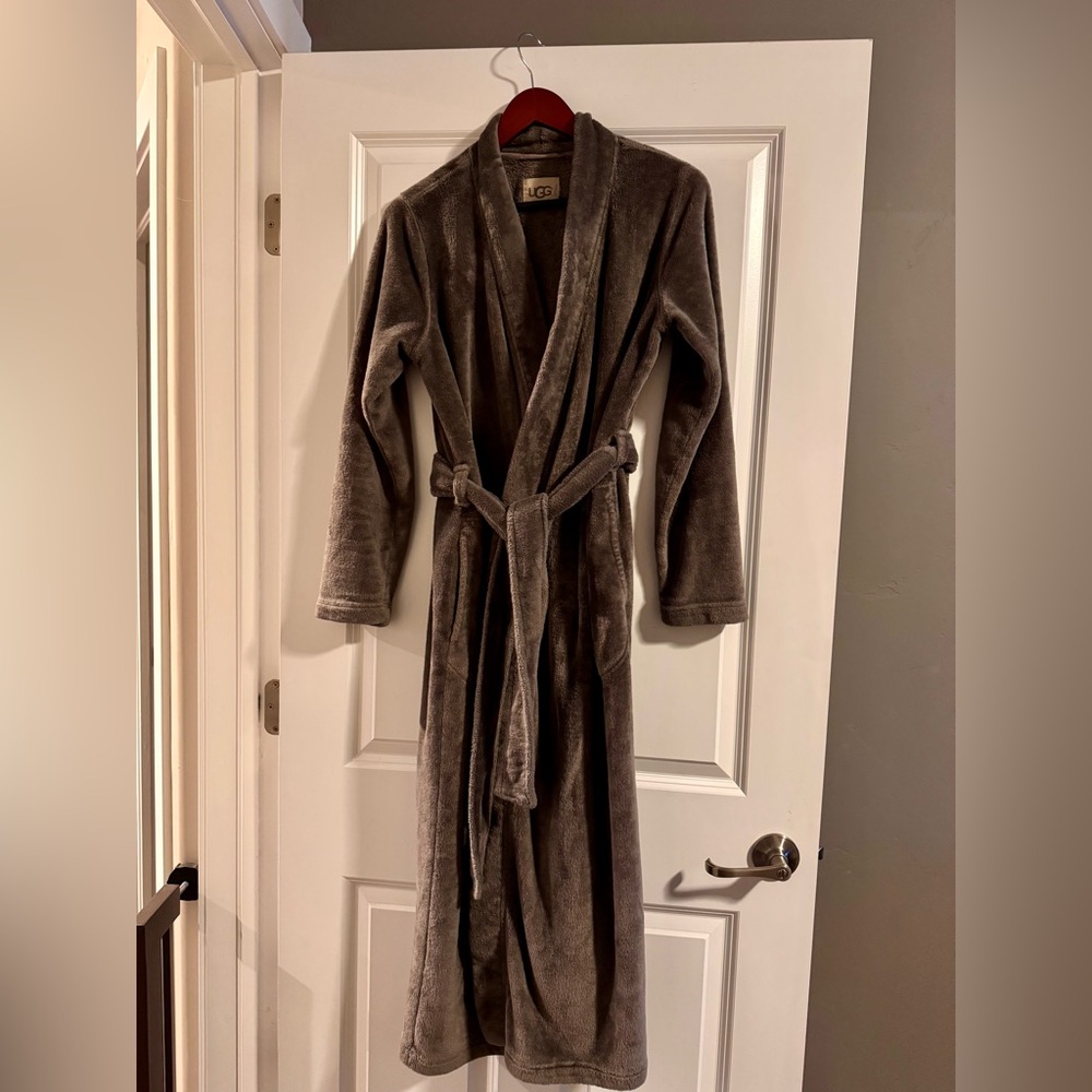 Women’s Ugg brand bathrobe